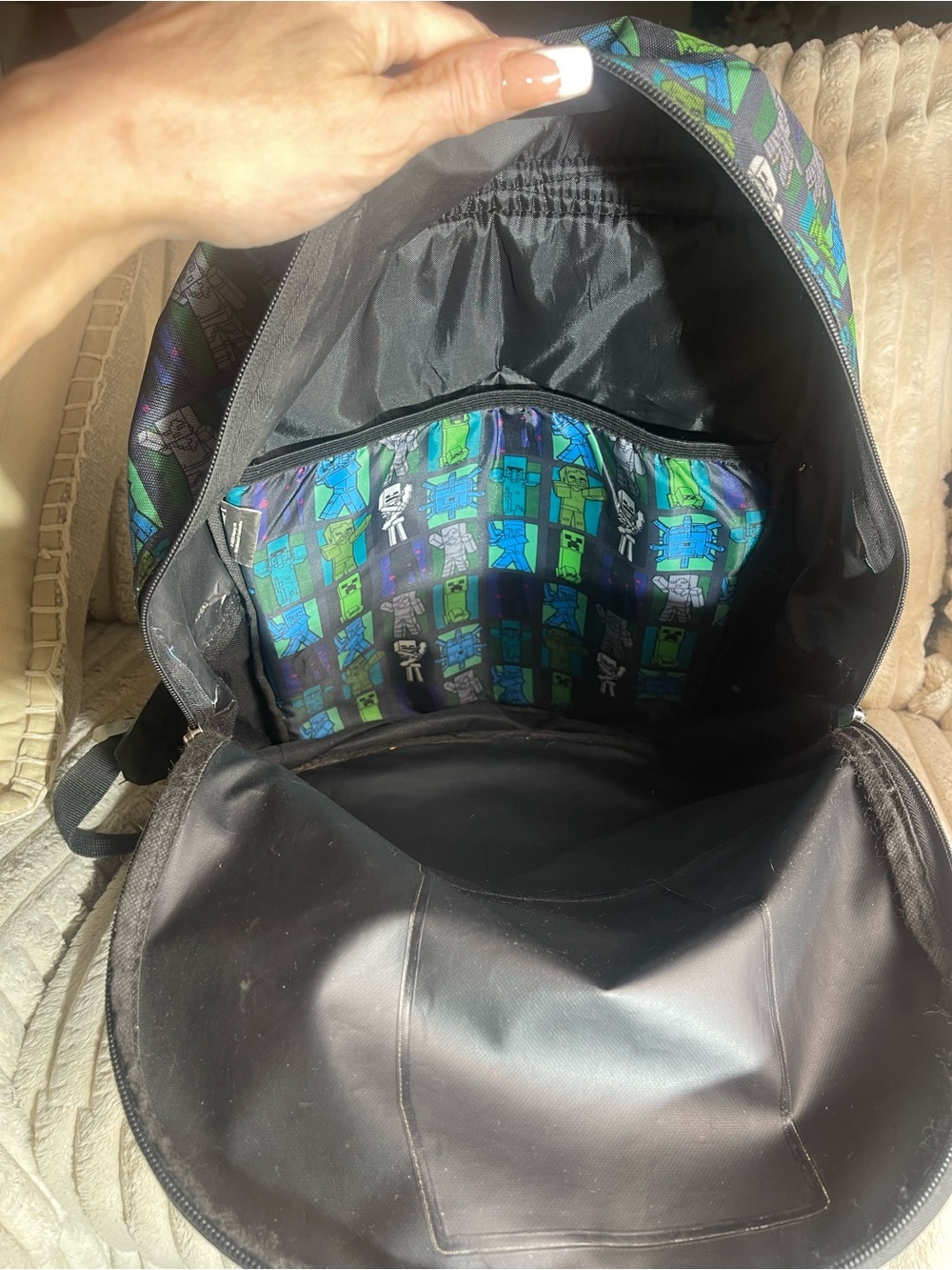 Minecraft Kids' Backpack in Black and Green - Official Logo - Picture 8 of 8